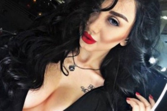 Մոդել Սյուզիի նոր կիսամերկ լուսանկարը