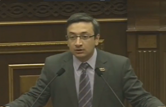 Video. Գեղամյանը բռունցքներով հարձակվել է Նիկոլ Փաշինյանի վրա