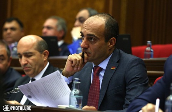 «Ինչո՞ւ է պետք այս թերի ձևակերպմամբ, հնացած կոնվենցիան». Արման Սաղաթելյանը՝ Շավարշ Քոչարյանին