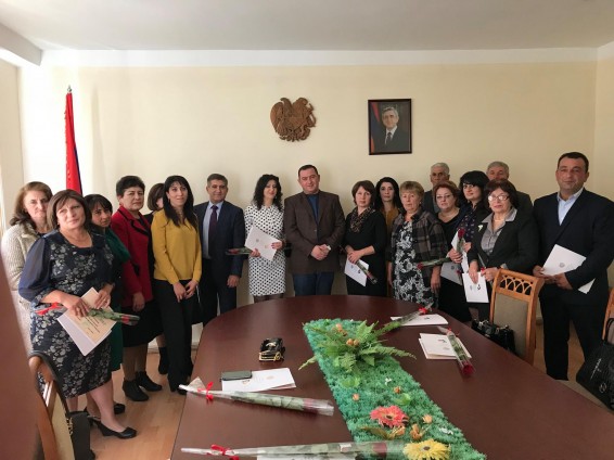 Գեղարքունիքի մարզպետը պարգևատրեց աչքի ընկած մանկավարժներին