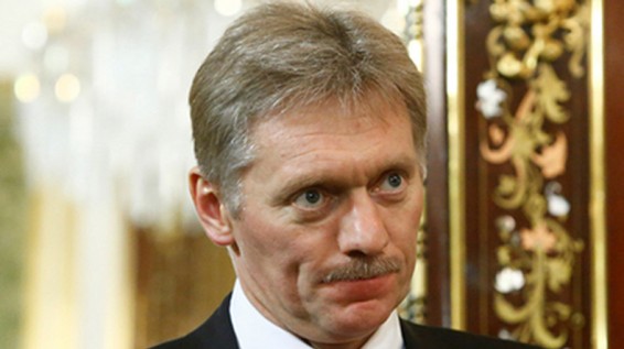 Пододеяльник от Берлускони: Песков не смог оценить реакцию Путина на подарки