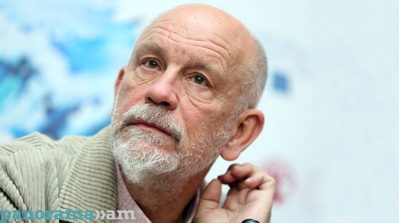 Ջոն Մալկովիչն հատվածներ է կարդալու «Մատյան Ողբերգության» պոեմից