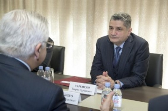 Տիգրան Սարգսյանը հանդիպել է Ռուսաստանում Ամերիկյան առևտրի պալատի նախագահ Ալեքսիս Ռոդզյանկոյի հետ