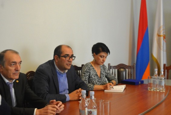 Հրաչյա Ռոստոմյանը հանդիպել է վոլեյբոլի Եվրոպայի կոնֆեդերացիայի նախագահի հետ