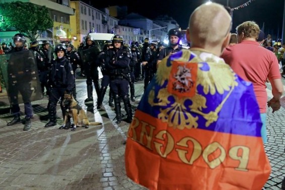 Полиция Марселя освободила 11 российских болельщиков