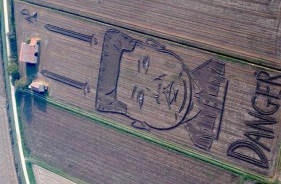 Աշխարհ Իտալիայի դաշտերից մեկում հայտնվել է Կիմ Չեն Ընի հսկայական դիմանկարը. L՚Arena