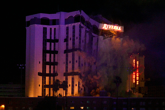 Video.Լաս Վեգասում պայթեցրել են Riviera լեգենդար խաղատունը