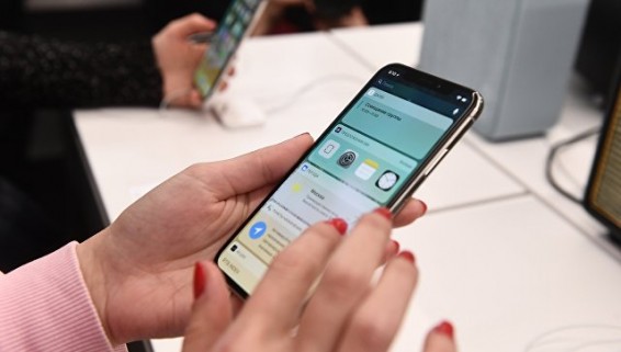 Apple предупредила о возможных проблемах с дисплеями iPhone X