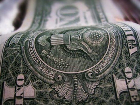 Դոլարի վերելքը նոր թափ է ստացել. փոխարժեքը հանեց 487 դրամի սահմանը