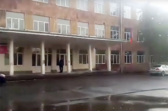 Video.Եղվարդի թիվ 1 դպրոցի տնօրենն աշխատավարձեր է յուրացրել