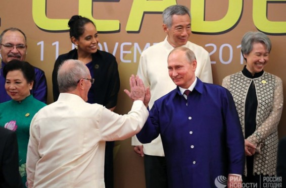 Video. Պուտինը յուրովի է ողջունել Պերուի նախագահին Վիետնամում անցկացվող գագաթնաժողովի ժամանակ