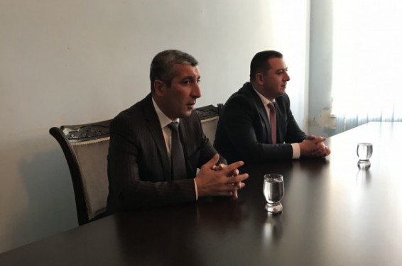 Կարեն Բոթոյանը ներկայացրել է Վարդենիսի նորընտիր համայնքապետին