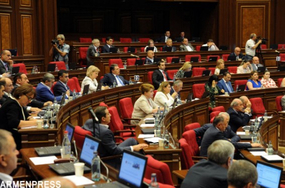 Ուղիղ. ԱԺ-ն քննարկում է հարկային և մաքսային ծառայությունների մասին օրենքների նախագծերը