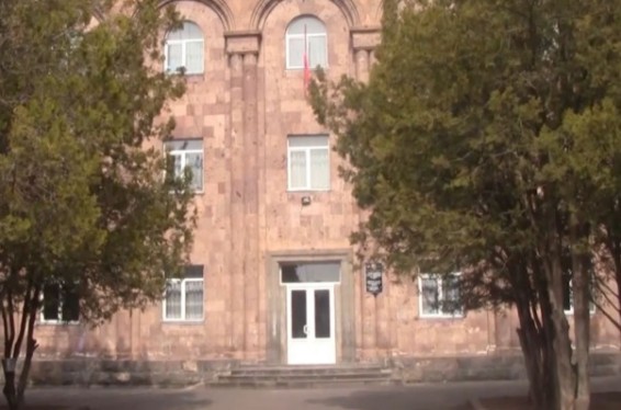 Տղամարդը ներխուժել է Բյուրեղավանի գիշերօթիկ դպրոց, սպառնալիքներ հնչեցրել ու հարվածել 8-ամյա մի տղայի. Shamshyan.com