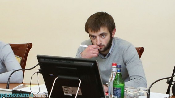 Давид Петросян: Говорится о неприемлемости противопоставления в Армении сфер образования и обороны, но приоритет отдается последней
