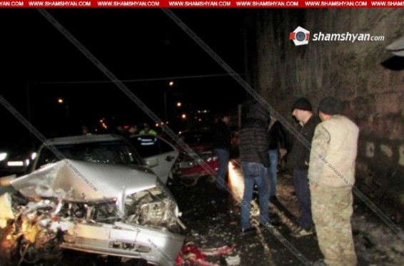 Սյունիքում ոստիկանության աշխատակցի մեքենան առևանգելուց հետո վթարի են ենթարկվել՝ բախվելով մեկ այլ Mercedes-ի, կան վիրավորներ. Shamshyan.com