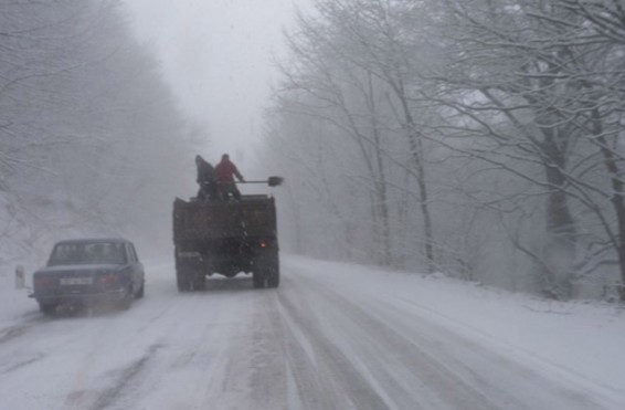 ՀՀ տարածքում որոշ ավտոճանապարհներին տեղ-տեղ առկա է մերկասառույց