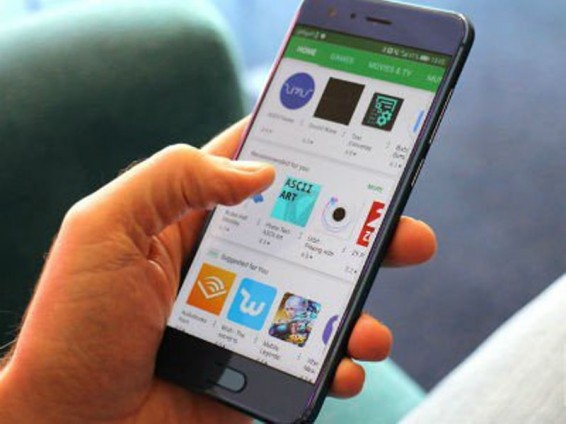 Опрос: Более 80% людей целый час «сидят в смартфонах», прежде чем уснуть