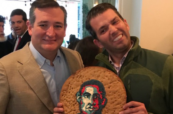 Թրամփի որդին ցույց է տվել Օբամայի պատկերով նվերը