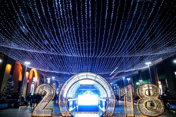 Photo. Երևանի տոնական լույսերը