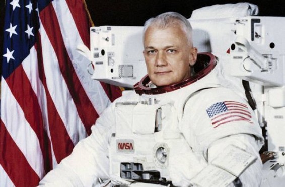 Մահացել է առաջինն առանց ապահովագրող ճոպանի բաց տիեզերք դուրս եկած տիեզերագնացը