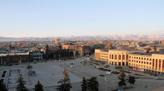 Գյումրիում դանակահարել են երկու կնոջ