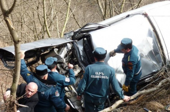 Կապանում Nissan Pathfinder–ը գլորվել է ձորը, վարորդի վիճակը միջին ծանրության է