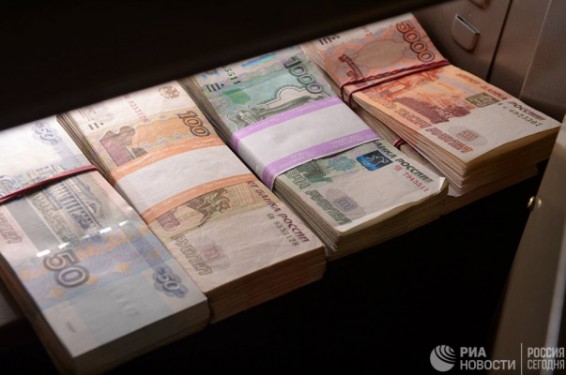 Ռոստովում կին տաքսիստը մոռացկոտ ուղևորներին է վերադարձրել 4 մլն ռուբլին ու փոխարենը միայն շնորհակալության արժանացել