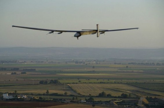 Solar Impulse 2 пересек Атлантику и сел в Испании