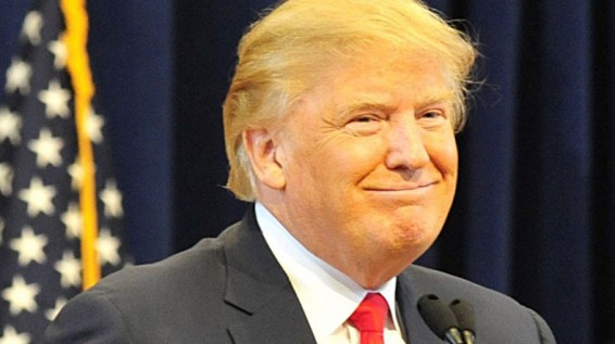 Президент США Дональд Трамп собирается поужинать с двумя незнакомцами