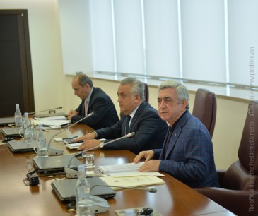 Նախագահը խորհրդակցություն է անցկացրել Կենտրոնական բանկի ղեկավար կազմի հետ