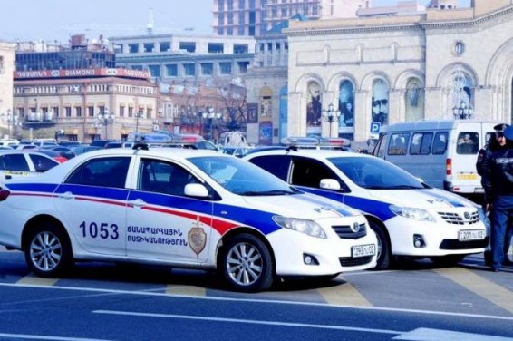 Երևանում քաղաքացին ապօրինի թիկնազոր էր պահում և ավտոշարասյունով շրջում