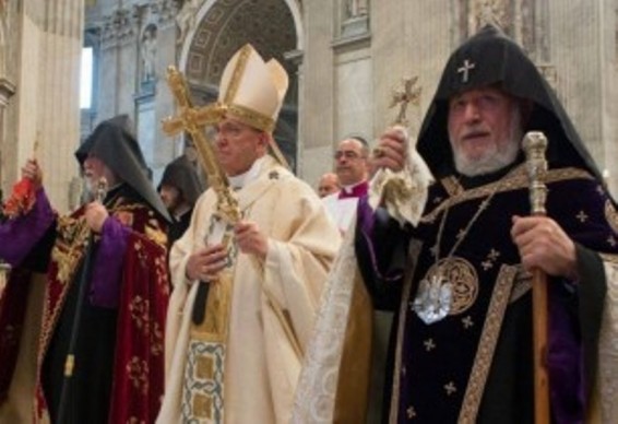 Ֆրանցիսկոս Պապը հայոց կոտորածները կրկին դատապարտեց որպես «ցեղասպանություն». The Wall Street Journal