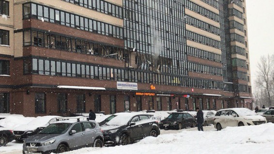 В Петербурге в многоэтажном доме прогремел взрыв