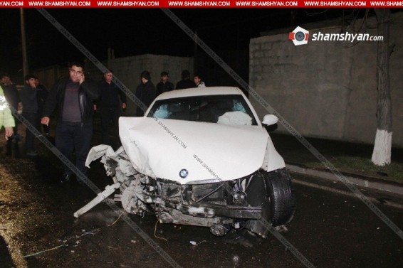 Խոշոր վթար Ոստիկանության ակադեմիայի մոտ. BMW-ն բախվել է բետոնե պատին, ապա սյանը. կան վիրավորներ