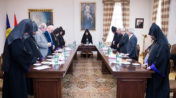 Պոլսո Պատրիարքարանի խնդիրները կքննարկեն Էջմիածնում