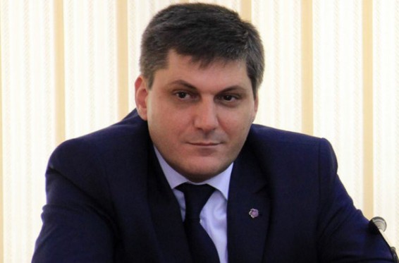 Նվեր-քարտերն առձեռն հանձնվել են բոլորին, այդ թվում՝ ԵԾ գործավարին, իսկ ԵԾ մյուս անդամները տեղում չեն եղել. Ա. Գևորգյան . tert.am