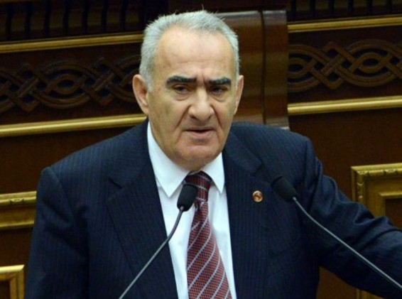 Գալուստ Սահակյանի լեզվի սայթաքումը