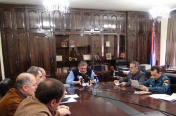 Շիրակի մարզպետարանում արտակարգ խորհրդակցություն է կայացել. քննարկվել են հուժկու քամու հասցրած վնասները