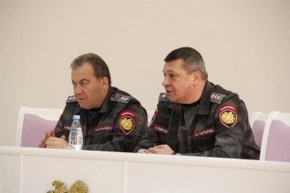 Վլադիմիր Գասպարյանն խորհրդակցություն անցկացրեց ՀՀ ոստիկանության զորքերի գլխավոր վարչությունում
