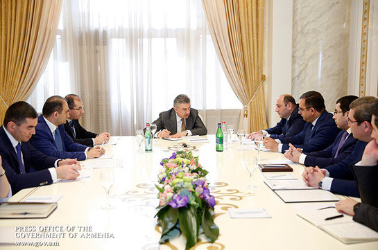Խորհրդակցություն՝ կառավարությունում