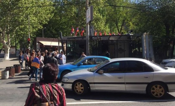 Ակտիվիստների մեքենաները տանում են տուգանային հրապարակ