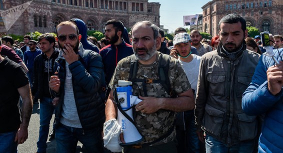 Лидер протестного движения объявил о начале бархатной революции в Армении