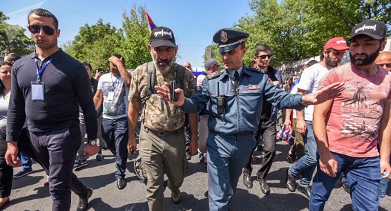 Лидер оппозиции обсудит политическую ситуацию в Армении с Царукяном