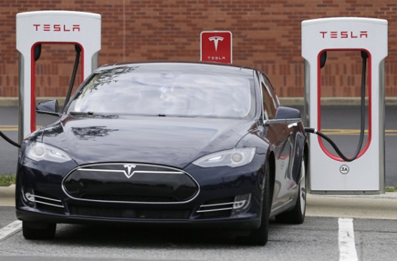 Շվեյցարիայում գերմանացի վարորդն այրվել է Tesla էլեկտրոմոբիլի վթարի հետևանքով