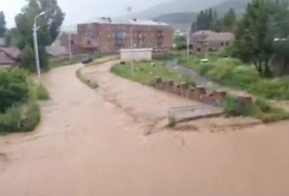 Ապարանում հորդառատ անձրևների հետևանքով ջրալցվել են 4 սեփական տներ. ԱԻՆ