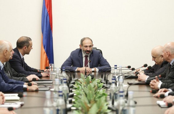 Վարչապետն Անվտանգության խորհրդի ղեկավար կազմին է ներկայացրել ԱԽ նորանշանակ քարտուղարին