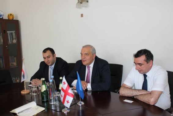 Դեսպան Սադոյանը 200 կտոր գրականություն է նվիրել Թբիլիսիի պետհամալսարանի հայագիտության բաժնին