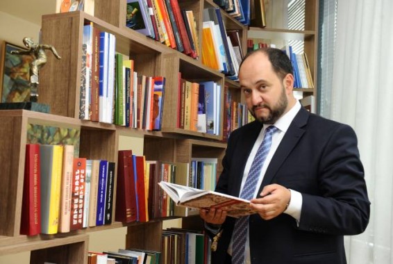 Արայիկ Հարությունյանը ցանկալի, սակայն առաջիկա տարիներին դեռ ոչ իրատեսական է համարում անվճար բարձրագույն կրթությունը