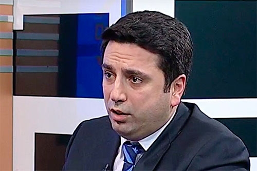 Ալեն Սիմոնյանը, բոլոր չեմպիոնների նման, ուզում է նվաճել բոլոր բարձունքները. նա քաղաքապետարանում է